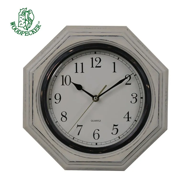 Rustieke versleten houten wandklok